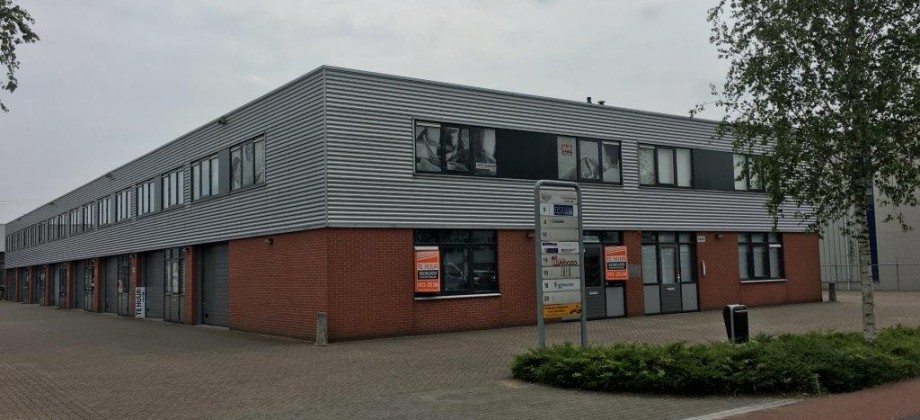 Uden Protonenlaan 6  (2×100 m2)