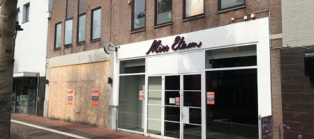Uden Marktstraat 24 en 24a (opsplitsbaar vanaf 325 m2 tot ca. 1.200 m2) Uden Marktstraat 24 en 24a (opsplitsbaar vanaf 325 m2 tot ca. 1.200 m2)