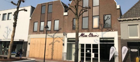 Uden Marktstraat 24 en 24a (opsplitsbaar vanaf 325 m2 tot ca. 1.200 m2) Uden Marktstraat 24 en 24a (opsplitsbaar vanaf 325 m2 tot ca. 1.200 m2)