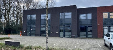 Uden Neutronenlaan 11,  220 m2 kantoor 100 m2 ( 7m hoog) opslag