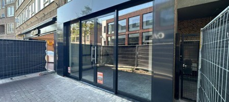 UDEN Sacramentsweg 7 , wordt verbouwd met nieuwe pui en nieuw gevelaanzicht