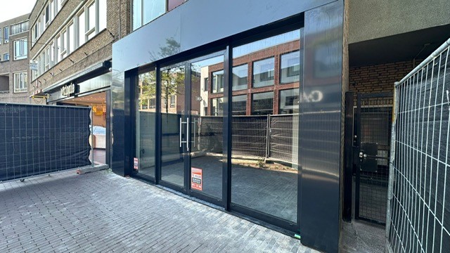 UDEN Sacramentsweg 7 , wordt verbouwd met nieuwe pui en nieuw gevelaanzicht